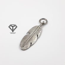 Load image into Gallery viewer, 10Pcs Brass FEATHER Charms, Brass Findings, Feather Pendants with Ring, Jewelry Supplies, Brass Pendants, Brass Earrings
