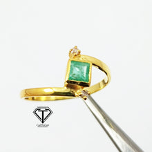 Load image into Gallery viewer, Pave Diamond Emerald Ring, Single Cut Diamond Ring, 925 Sterling Silver Ring
